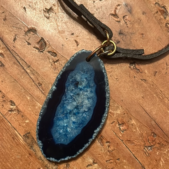 RARE TORY BURCH AGATE STONE decorative necklace on a leather adjustable cord - Picture 5 of 5